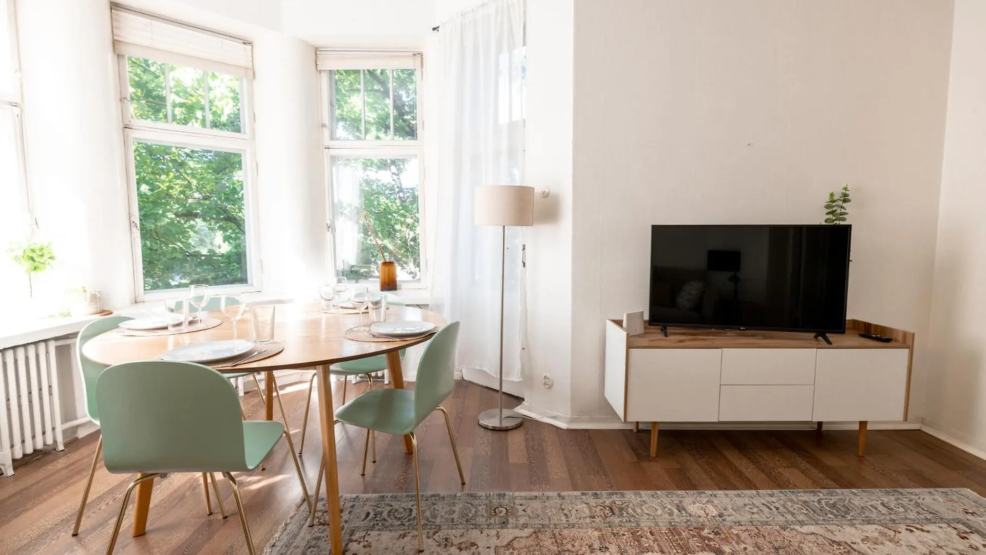 2Ndhomes 2Br City Center Apartment With Balcony & Park View Helsinki